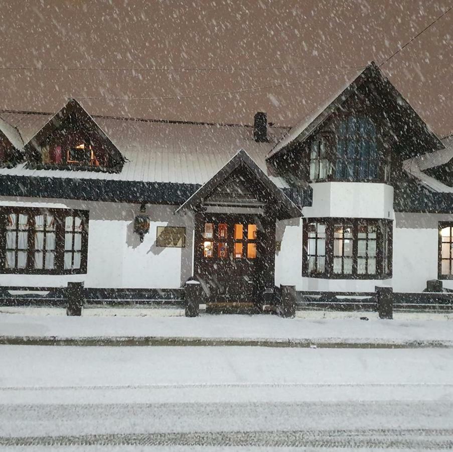 Hosteria Residencia Linares Ushuaia Exterior photo
